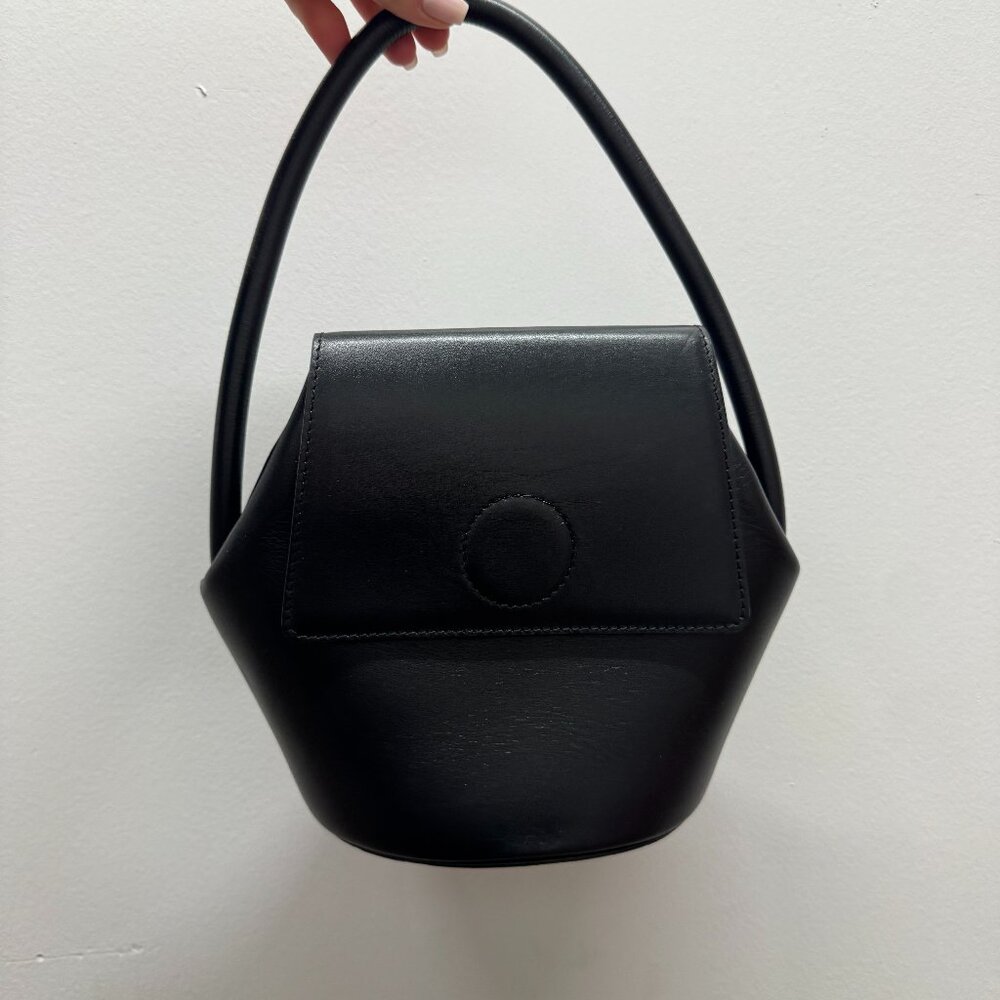 MODERN WEAVING | Black Arch Top Handle Bucket bag
